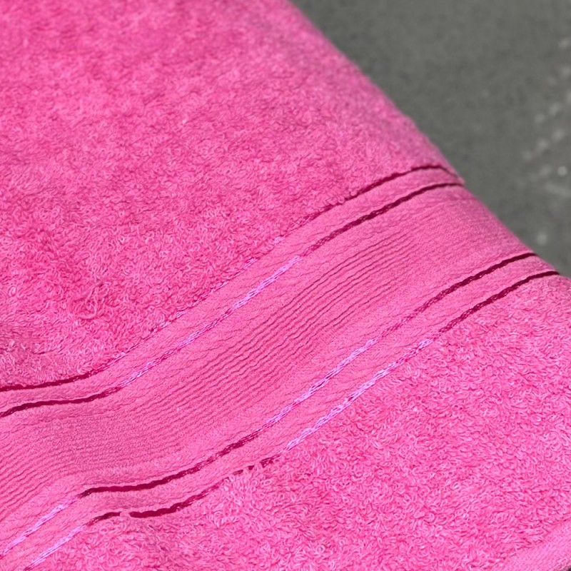 ⁦منشفة قطنية حجم كبير مقاس 142×91 سم لون زهري⁩ - الصورة ⁦1⁩