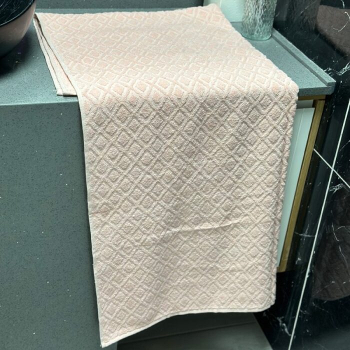 ⁦منشفة قطنية حجم كبير مقاس 145×95 سم لون برتقالي⁩ - الصورة ⁦2⁩