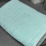 ⁦منشفة قطنية حجم كبير مقاس 145×95 سم لون أزرق⁩ - الصورة ⁦5⁩