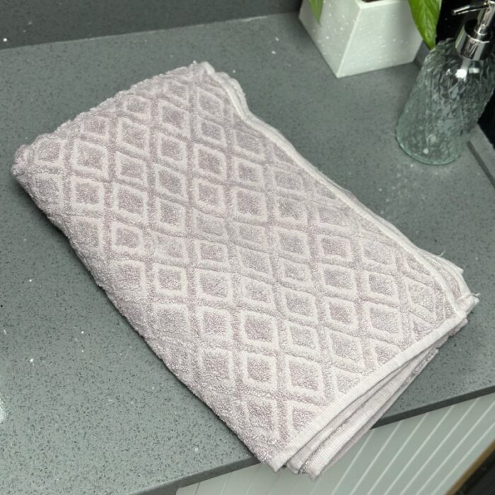 ⁦منشفة قطنية حجم كبير مقاس 145×95 سم لون بنفسجي⁩ - الصورة ⁦3⁩