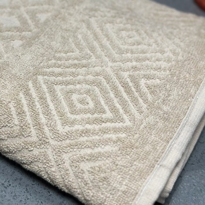 10327930_67db8c6942162 منشفة قطنية حجم كبير مقاس 145×95 سم لون بيج - الصورة 1