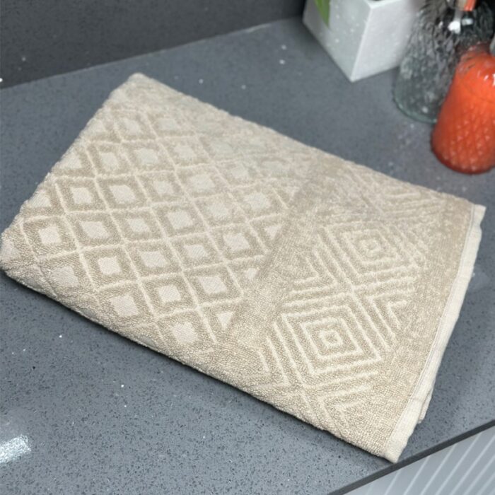 ⁦منشفة قطنية حجم كبير مقاس 145×95 سم لون بيج⁩ - الصورة ⁦4⁩