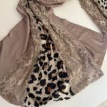 ⁦شال نسائي دانتيل وقماش مقاس 185×68 سم⁩ - الصورة ⁦2⁩