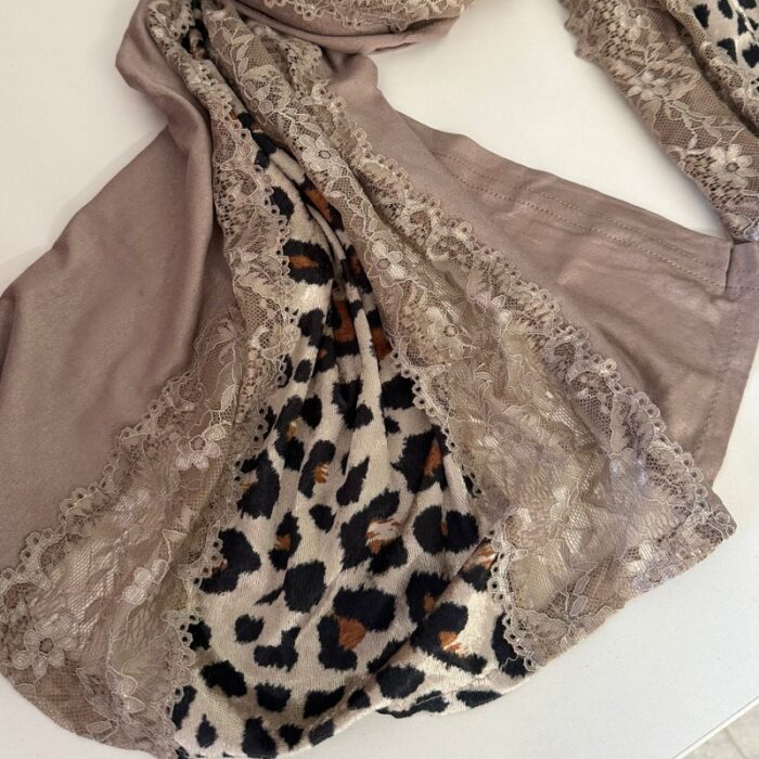 ⁦شال نسائي دانتيل وقماش مقاس 185×68 سم⁩ - الصورة ⁦2⁩