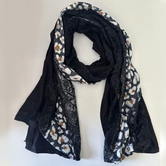10327935_67db8c74ee98c شال نسائي دانتيل وقماش مقاس 185×68 سم - الصورة 1