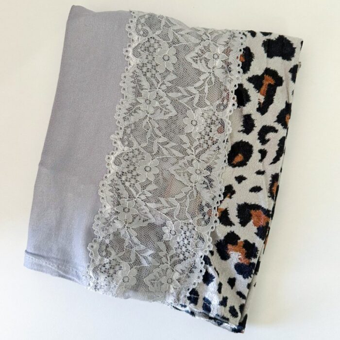 10327937_67db8c78100b6 شال نسائي دانتيل وقماش مقاس 185×68 سم - الصورة 1