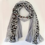 ⁦شال نسائي دانتيل وقماش مقاس 185×68 سم⁩ - الصورة ⁦3⁩