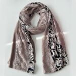 ⁦شال نسائي دانتيل وقماش مقاس 185×68 سم لون نهدي⁩ - الصورة ⁦3⁩