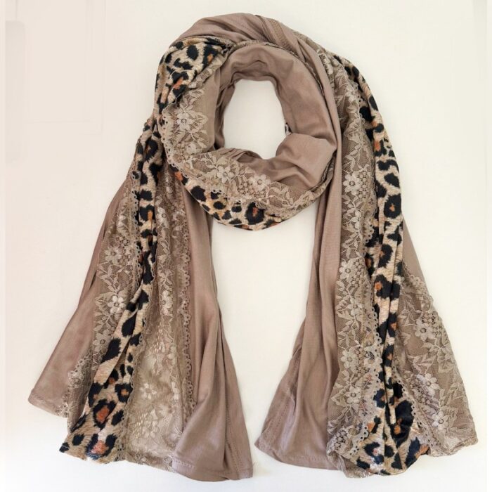10327971_67db8c9c77376 شال نسائي دانتيل وقماش مقاس 185×68 سم - الصورة 1