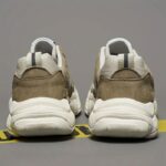 ⁦حذاء رياضي بتصميم شبكي ونعل سميك للرجال لون بيج- Fashion Mens Sneakers Breathable Running Shoes⁩ - الصورة ⁦2⁩