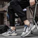 ⁦حذاء رياضي بتصميم شبكي ونعل سميك للرجال لون رمادي وأبيض- Fashion Mens Sneakers Breathable Running Shoes⁩ - الصورة ⁦2⁩