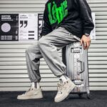 ⁦حذاء رياضي جلد غير رسمي للرجال لون بيج ونعل بيج⁩ - الصورة ⁦4⁩