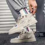 ⁦حذاء رياضي جلد غير رسمي للرجال لون بيج ونعل بيج⁩ - الصورة ⁦6⁩