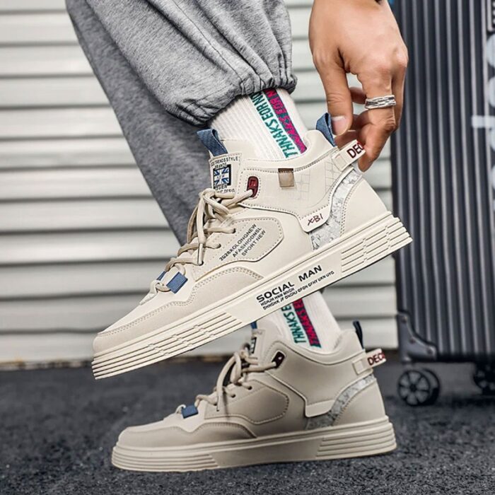 ⁦حذاء رياضي جلد غير رسمي للرجال لون بيج ونعل بيج⁩ - الصورة ⁦6⁩