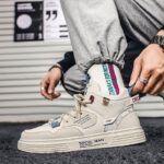 ⁦حذاء رياضي جلد غير رسمي للرجال لون بيج ونعل بيج⁩ - الصورة ⁦7⁩