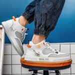 ⁦حذاء رياضي جلد غير رسمي للرجال لون أبيض ونعل أبيض⁩ - الصورة ⁦4⁩