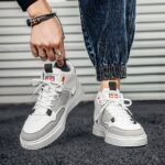 ⁦حذاء رياضي جلد غير رسمي للرجال لون أبيض ونعل أبيض⁩ - الصورة ⁦8⁩