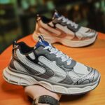⁦حذاء رياضي بتصميم شبكي ونعل سميك للرجال لون رمادي وسكني- Fashion Mens Sneakers Breathable Running Shoes⁩ - الصورة ⁦2⁩