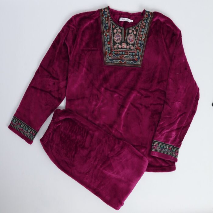 10328059_67db8d0081463 بجامة فرو نسائية مُكونة من قطعتين لون عنابي - الصورة 1