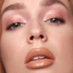 ⁦أحمر شفاه باور بوليت جلو المرطب من هدى بيوتي (راجا) حجم 3 غم-Power Bullet Cream Lipstick By Huda Beauty (Rajah)⁩ - الصورة ⁦2⁩