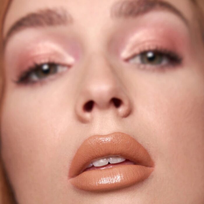 ⁦أحمر شفاه باور بوليت جلو المرطب من هدى بيوتي (راجا) حجم 3 غم-Power Bullet Cream Lipstick By Huda Beauty (Rajah)⁩ - الصورة ⁦2⁩