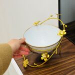 ⁦مضيفة أبيض وذهبي قياس 25*18 سم⁩ - الصورة ⁦4⁩