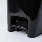 ⁦سلة مهملات دعسة 25 لتر لون أسود⁩ - الصورة ⁦4⁩