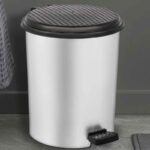 ⁦سلة مهملات بلاستيك لون فضي وأسود 26*32 سم⁩ - الصورة ⁦2⁩