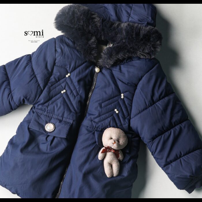 ⁦سترة نفخ مبطنة فرو بتصميم دبدوب للأطفال لون كحلي من Sami Boutique⁩ - الصورة ⁦3⁩