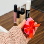 ⁦بكج العناية بالوجه من فارمسي ( أحمر شفاه مات + كريم أساس سائل + هدية بيوتي بلندر + كونسيلر سائل + ماسكارا )⁩ - الصورة ⁦3⁩