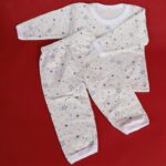 ⁦بجامة بيبي قطن بأكمام طويلة بتصميم رسوم نجوم لون أبيض⁩ - الصورة ⁦4⁩