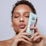 ⁦Petite Maison Face Cleanup 80ml - منظف للوجه ومقشر ومرطب 5 في 1 حجم 80 مل⁩ - الصورة ⁦3⁩