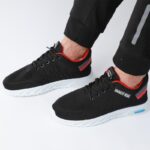 حذاء فاشن سبورت رياضي للجنسين لون أسود وأحمر