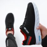 ⁦حذاء فاشن سبورت رياضي للجنسين لون أسود وأحمر⁩ - الصورة ⁦4⁩