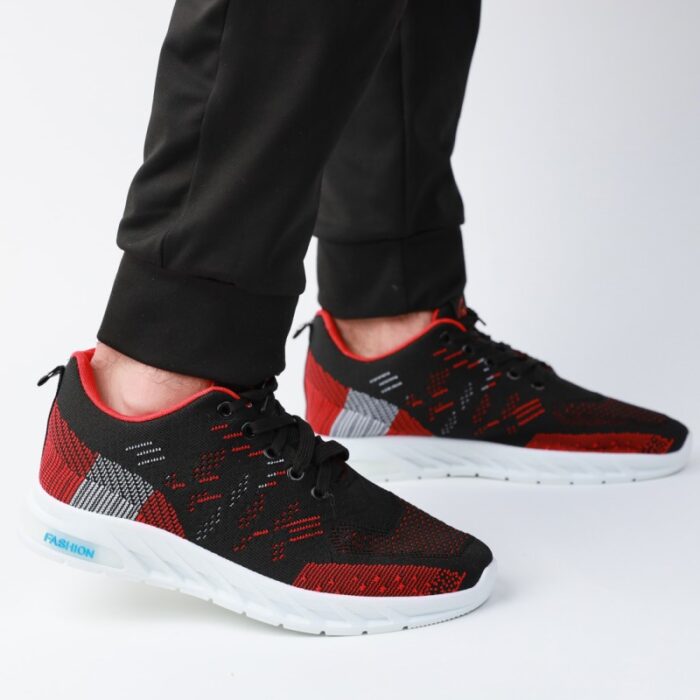 ⁦حذاء فاشن سبورت رياضي للجنسين لون أسود وأحمر⁩ - الصورة ⁦4⁩