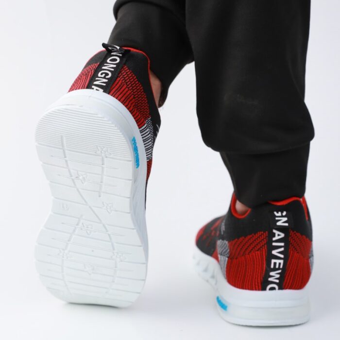 ⁦حذاء فاشن سبورت رياضي للجنسين لون أسود وأحمر⁩ - الصورة ⁦5⁩