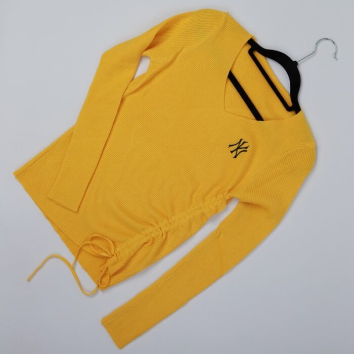 10328886_67db9057cc988 بلوزة صوف ناعم قبة في للنساء لون أصفر - الصورة 1