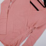 ⁦بلوزة توب صوف ناعم بـأكمام طويلة للنساء لون زهري غامق⁩ - الصورة ⁦2⁩