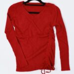 ⁦بلوزة توب صوف ناعم بـأكمام طويلة للنساء لون أخضر خمري⁩ - الصورة ⁦2⁩