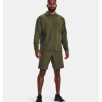 ⁦جاكيت أندر آرمرانستوببال ضد الماء للرجال لون زيتي- Under Armour Men's Unstoppable Jacket⁩ - الصورة ⁦3⁩