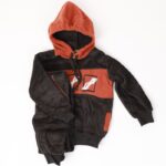 بجامه ولادي كوردي مقلم مع طاقية لون أسود وكرميدي