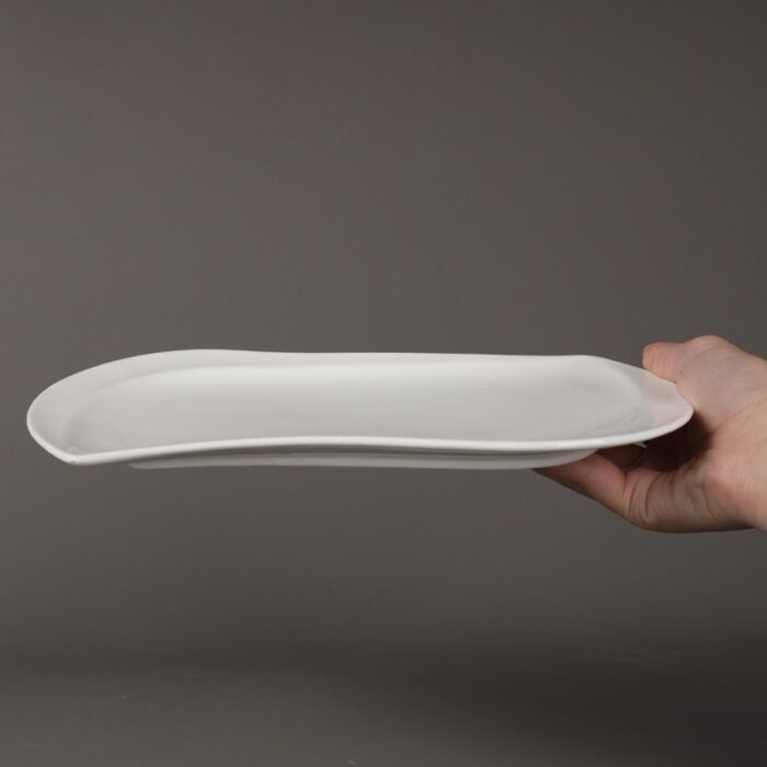 ⁦صحن بورسلان لون أبيض قياس 27.5*14.5 سم⁩ - الصورة ⁦5⁩