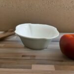 زبدية بورسلان حجم صغير لون أبيض قياس 11*11*4.5 سم