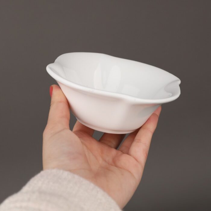 ⁦زبدية بورسلان حجم صغير لون أبيض قياس 11*11*4.5 سم⁩ - الصورة ⁦3⁩