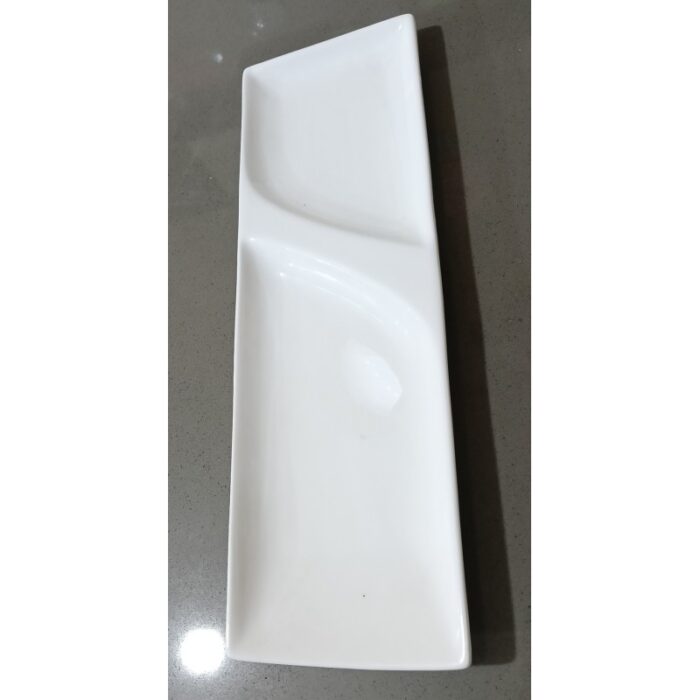 ⁦صحن بورسلان مقسم قسمين للمخللات والفواكه المجففة⁩ - الصورة ⁦2⁩