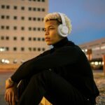 ⁦سماعات رأس لاسلكية من جي بي ال تون 720BT لون أسود- JBL By Harman TUNE 720bt Wireless Headphones⁩ - الصورة ⁦10⁩