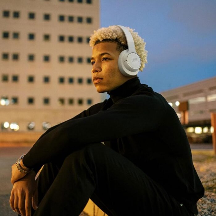 ⁦سماعات رأس لاسلكية من جي بي ال تون 720BT لون أسود- JBL By Harman TUNE 720bt Wireless Headphones⁩ - الصورة ⁦10⁩