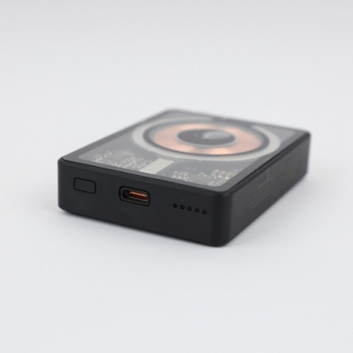 ⁦شاحن مغناطيسي قوة 20 واط من 9 برو -9Pro Transparent Power 5,000 Magsafe⁩ - الصورة ⁦4⁩