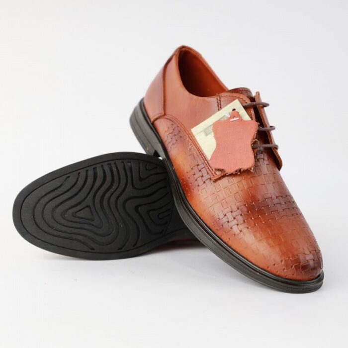 ⁦حذاء رسمي قصير الكاحل برباط لون عسلي⁩ - الصورة ⁦2⁩