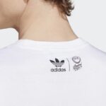 ⁦تيشيرت اديداس اكس اندري للرجال لون أبيض- adidas Mens' Originals x André Saraiva Tee - White⁩ - الصورة ⁦8⁩